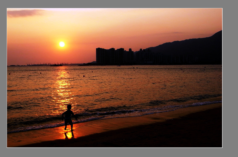 朝晖夕照---赶浪的小孩 摄影 菩提子