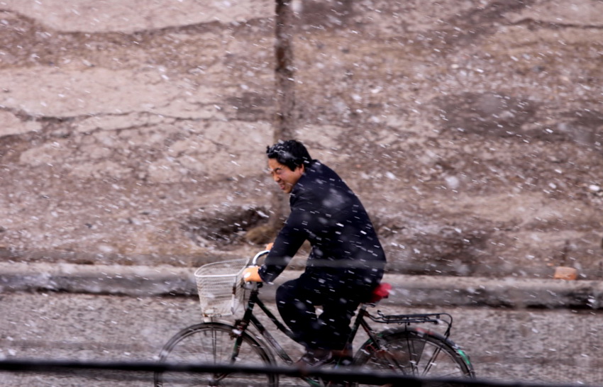 大雪粉飞、路难行 摄影 城市猎人HFS