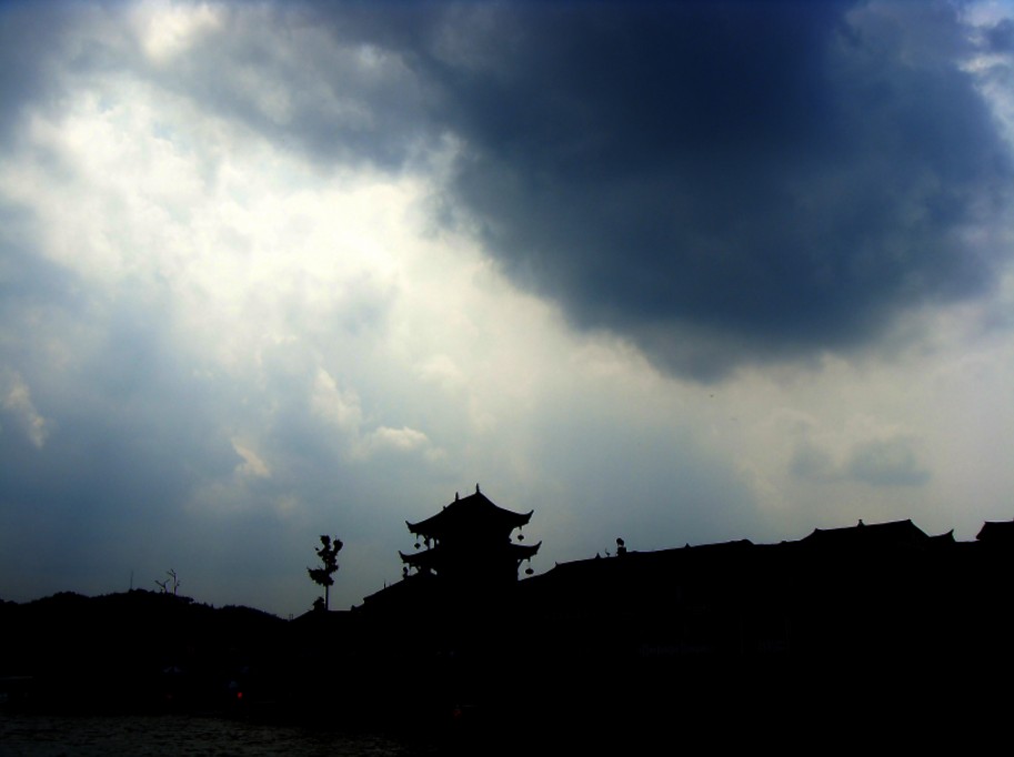 风雨欲来 摄影 财神爷