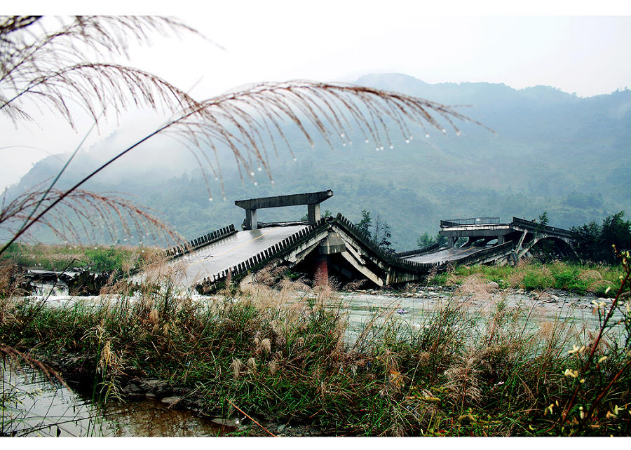 四川地震灾区---彭州小鱼洞大桥 摄影 波波多夫