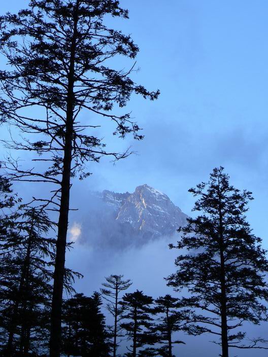 远望一座山 摄影 祖安