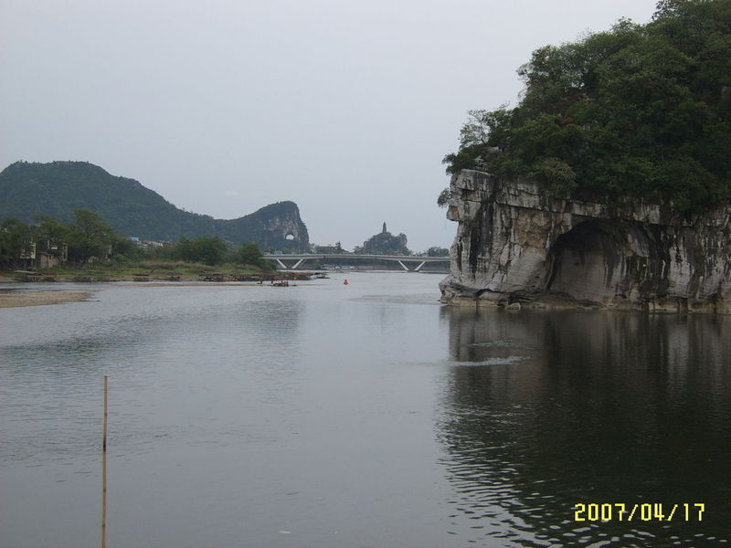 蒙蒙细雨中的象鼻山 摄影 快乐布衣