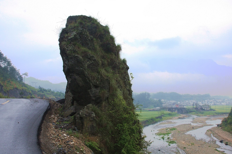 峰 耸 路 边 摄影 影痕