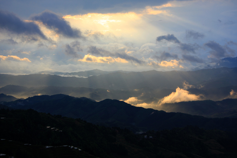 雨后 摄影 流云青山