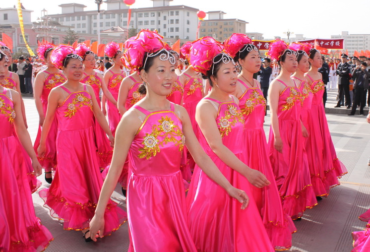 靓女登台庆五一(1) 摄影 城市猎人HFS