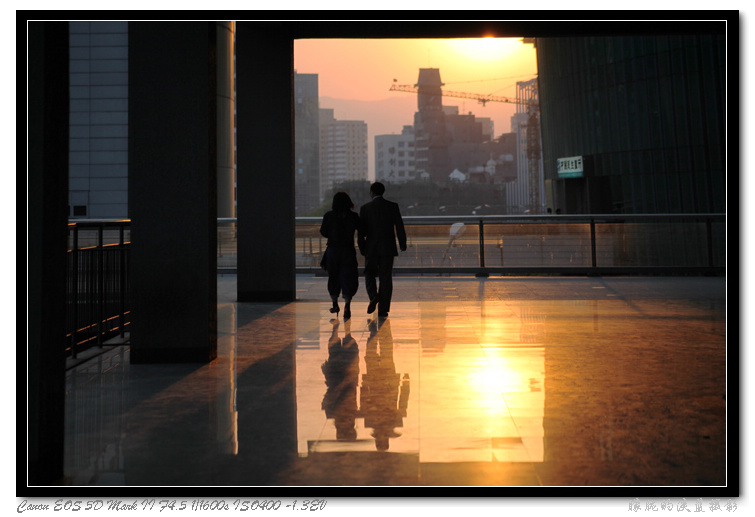 都市夕阳下 摄影 朦胧的淡蓝