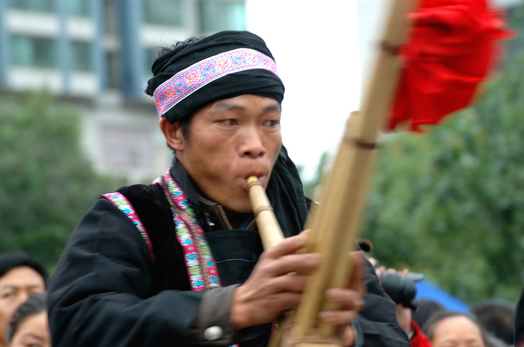 专注（吹芦笙的苗族汉子） 摄影 老秋叶