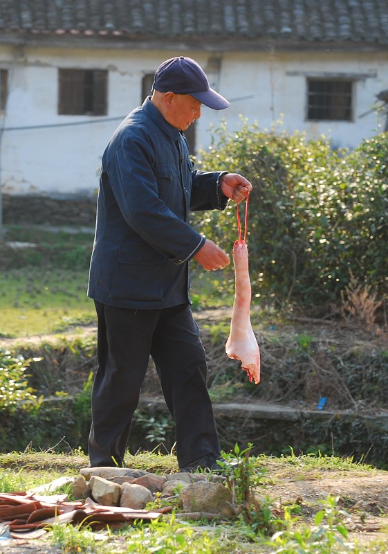 还好买到一条腿 摄影 牛老