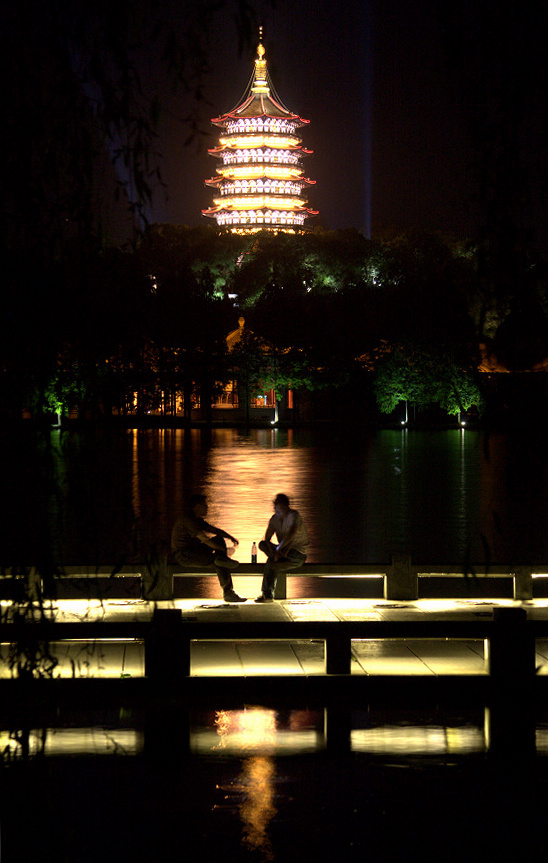 西湖夜色之雷峰塔 摄影 悠悠猪