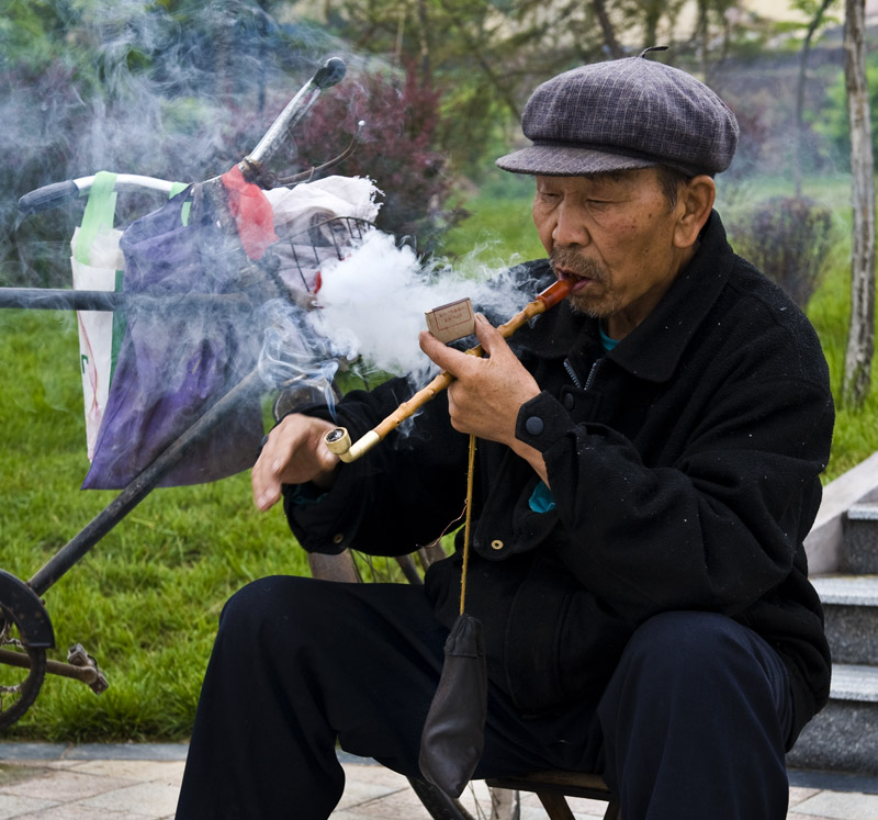 烟斗老人 摄影 善意的谎言