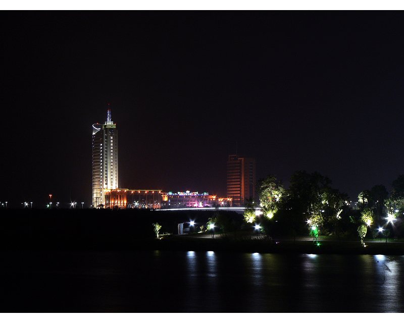 滨江夜景 摄影 烂柯山