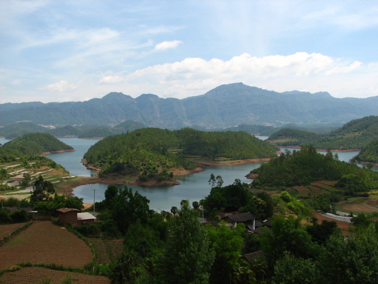 碧水青山，白云兰天。 摄影 蓝天翱翔