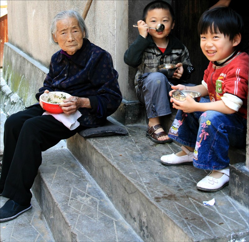 老人与孩子 摄影 风卷云舒