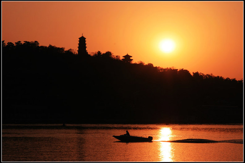 夕阳映照玄武湖 摄影 易胆小