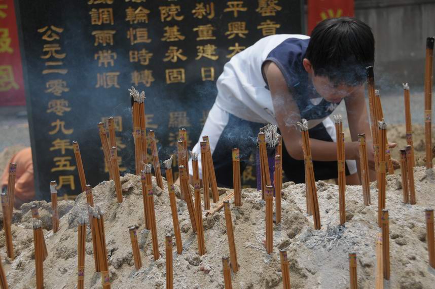 上海太平报恩寺重建开工6.6 摄影 雨中飞