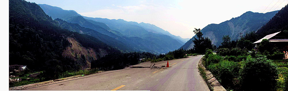 龙门山银厂沟的路 摄影 石峰子