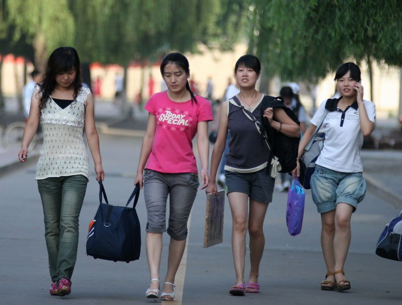 女大学生们放暑假了 摄影 岳立中