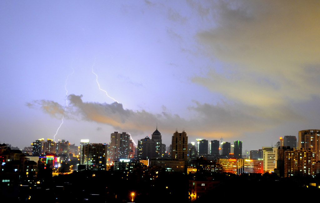 雷雨夜 摄影 高思