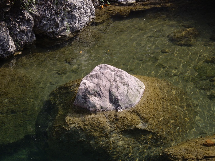 水中石 摄影 独山玉