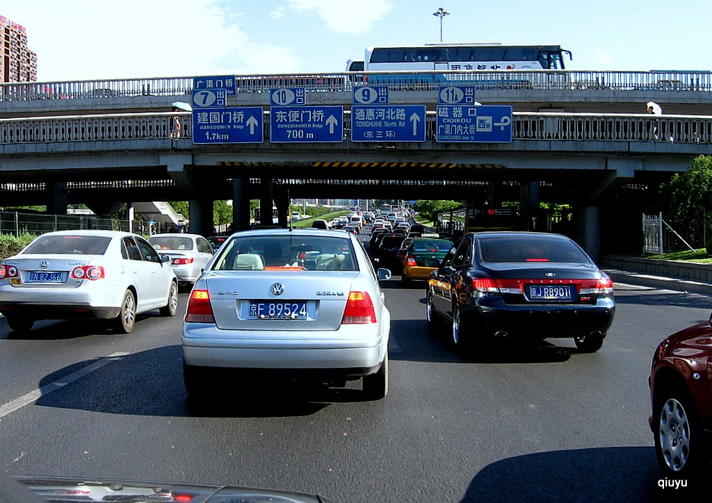 城市的道路4——指路牌和车辆 摄影 秋雨