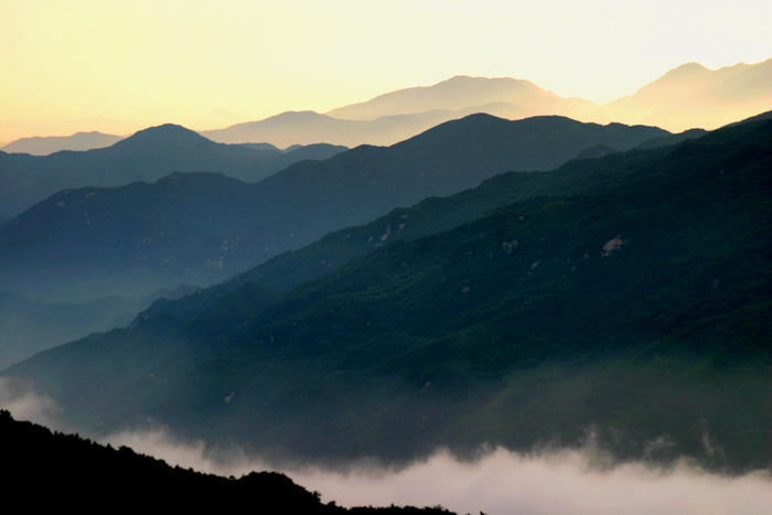 山峦叠嶂浮云海 摄影 淮水一沫