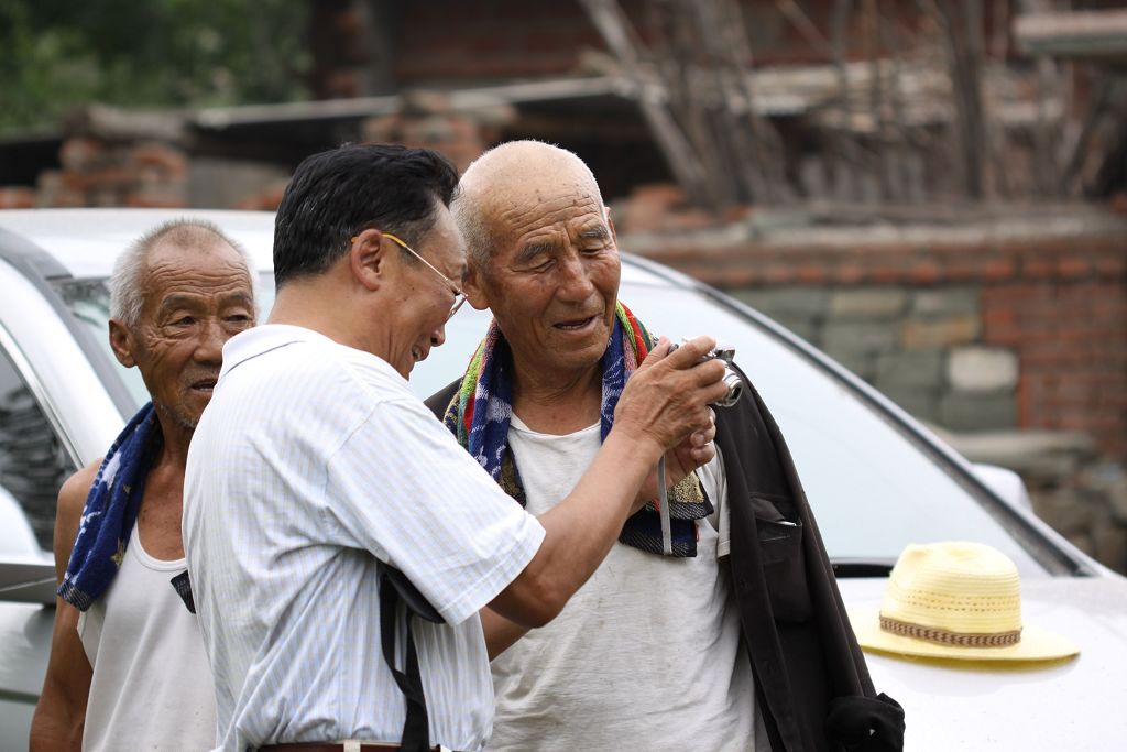 城市老人与农村老人 摄影 实在人