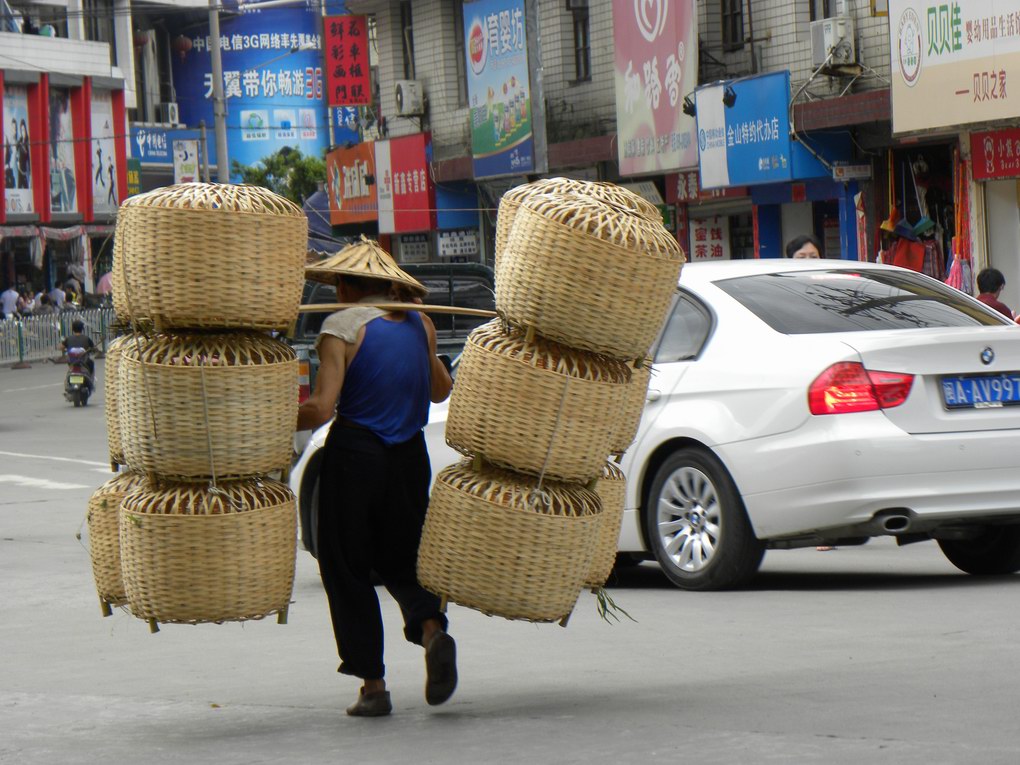 卖工艺品 摄影 张玉祥