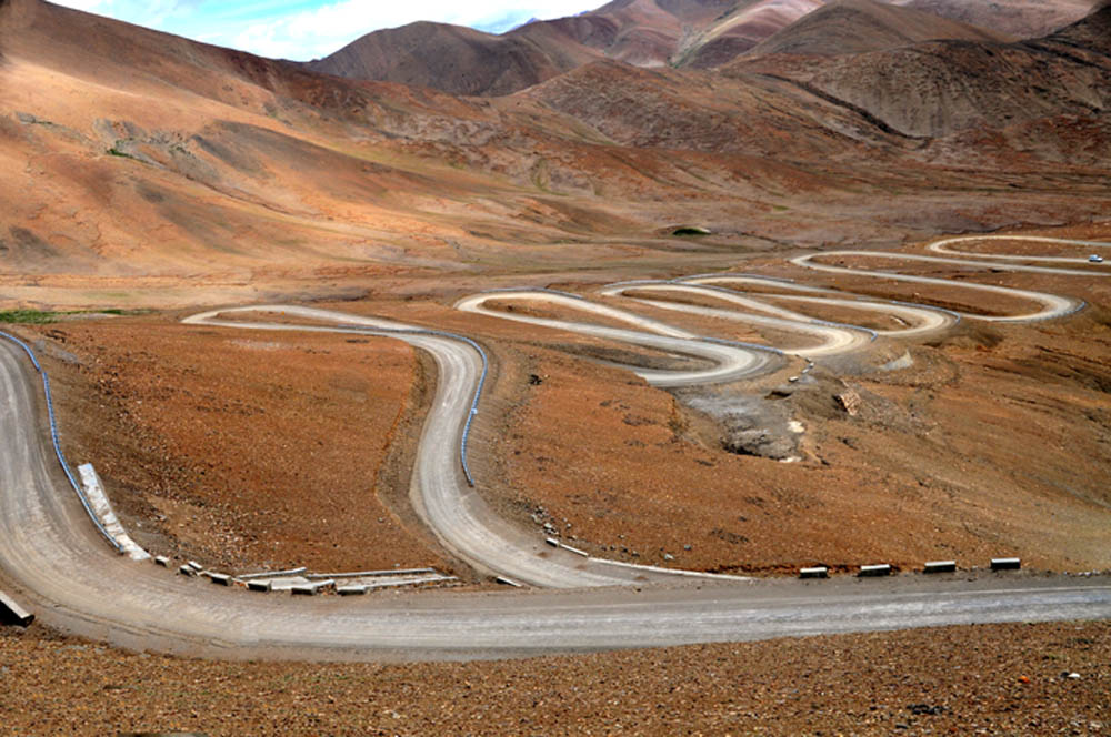 这里的山路十八弯 摄影 湖水清清