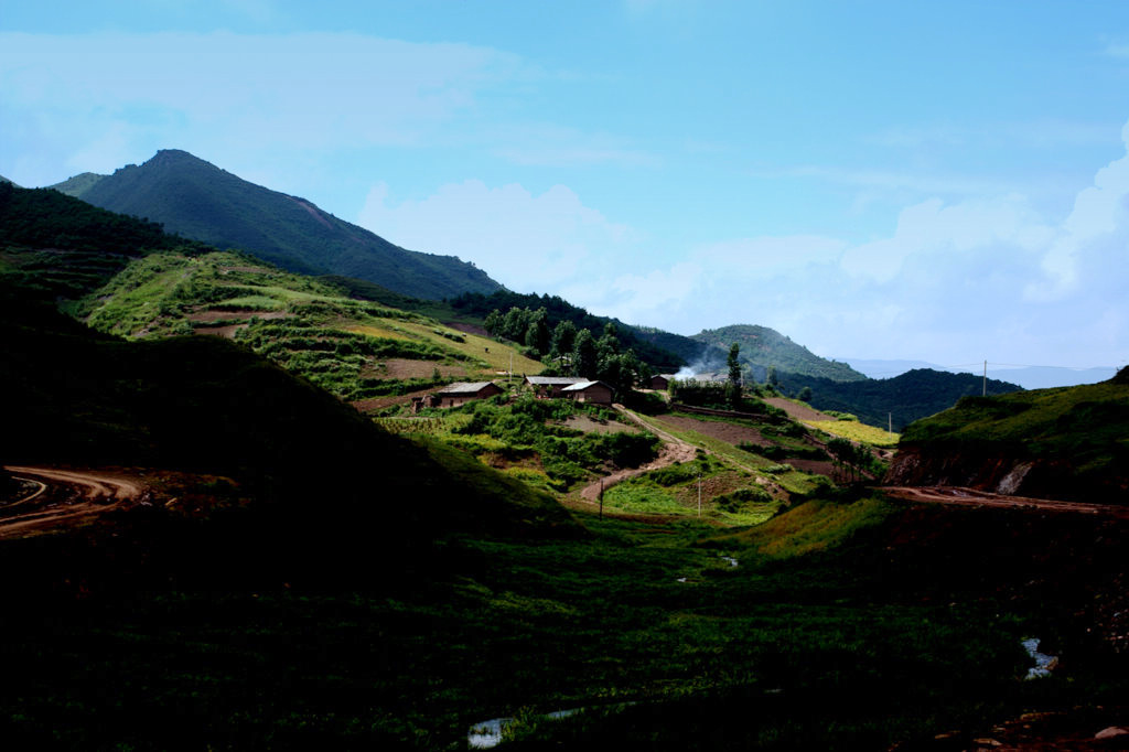 我家住在高山上 摄影 殷涛