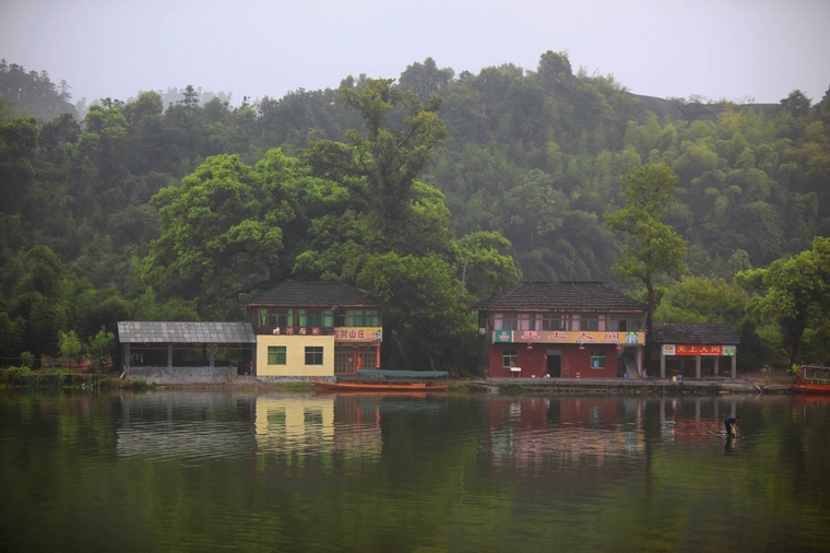 原地回首旧时光 摄影 陈林峰