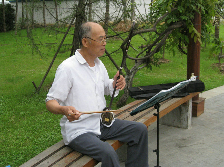 练二胡 摄影 驰骋宏宇