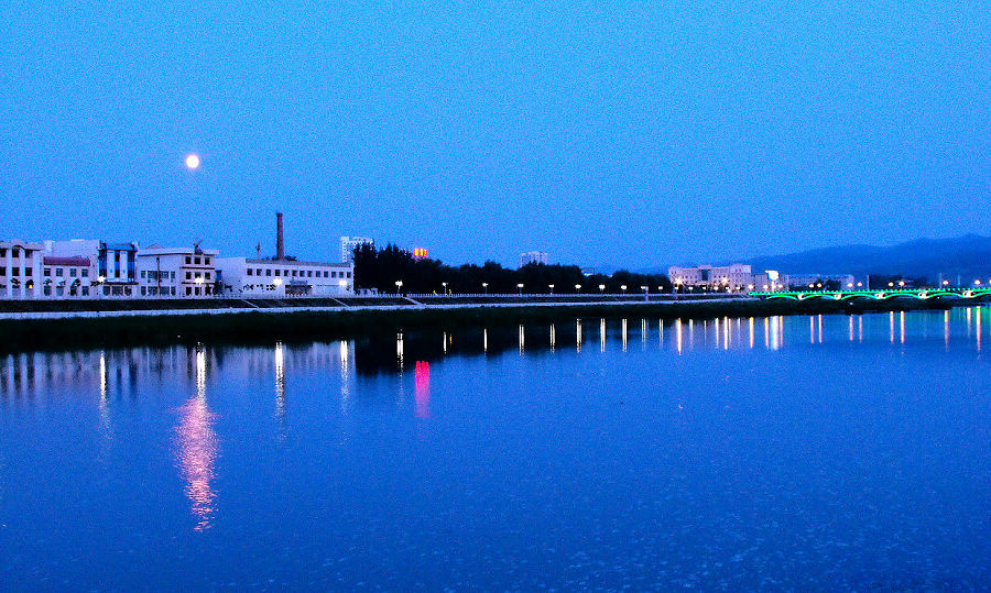 海兰江的夜色 摄影 巩全德