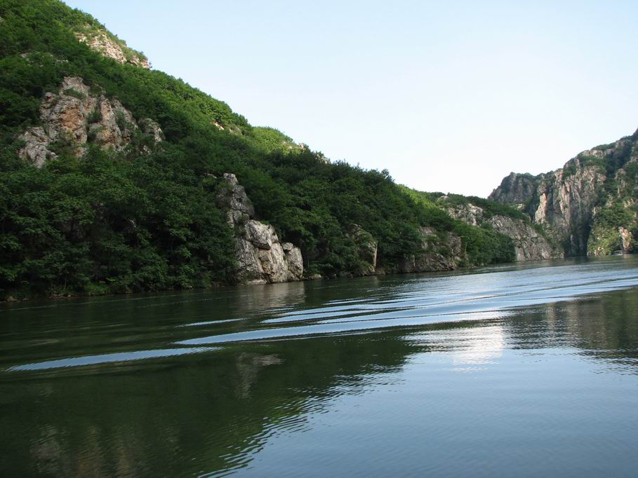 峰谷平湖 摄影 任庆华