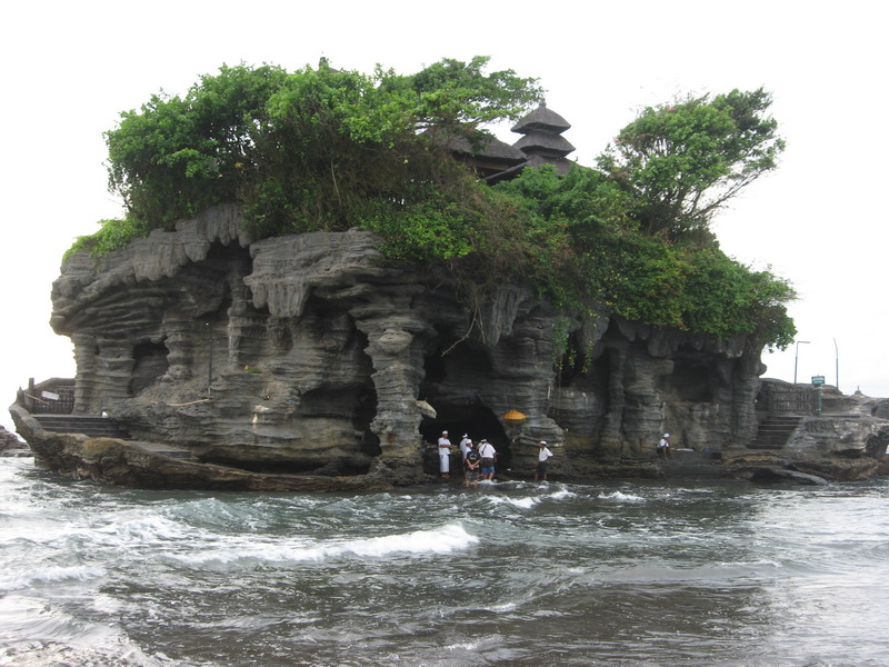 印尼-巴厘岛-世上独有与陆地隔绝的寺庙-海神庙 摄影 样样新