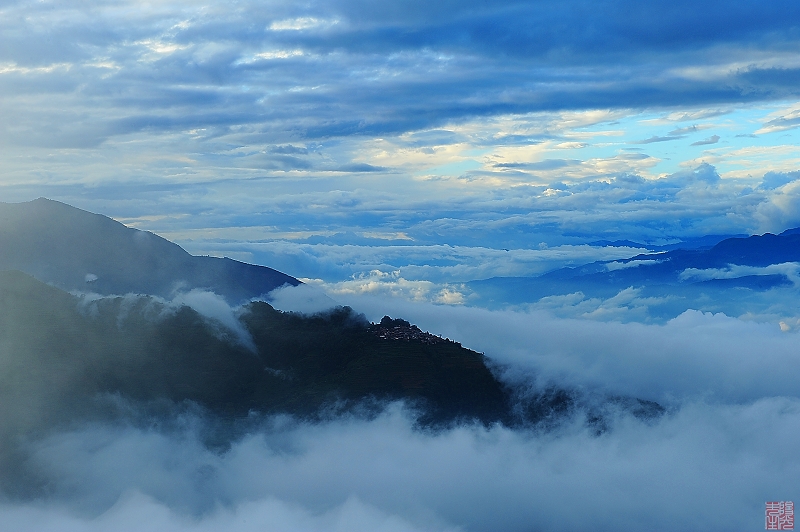 异龙湖风光 宁静的小山村 摄影 阳光先生