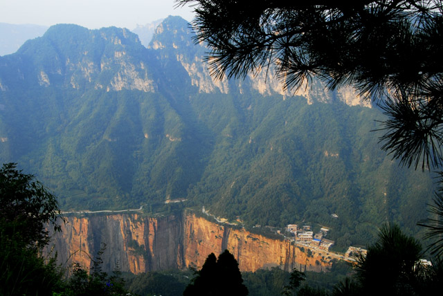 崖上人家 摄影 山谷的风