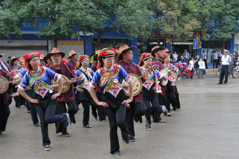 丘北花脸节之“街头劲舞” 摄影 墨山侬人