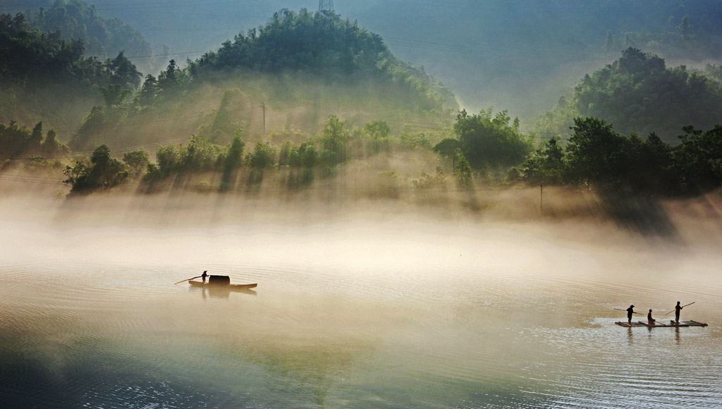 舟行碧波上,人在画中游. 摄影 caoxiaoqing