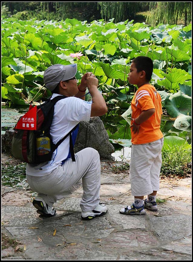 父子同乐 摄影 易胆小