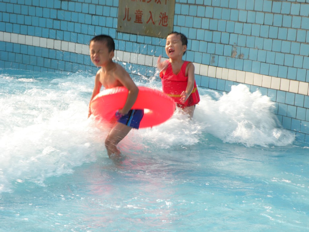 宝贝戏水乐开怀 摄影 盛夏明月