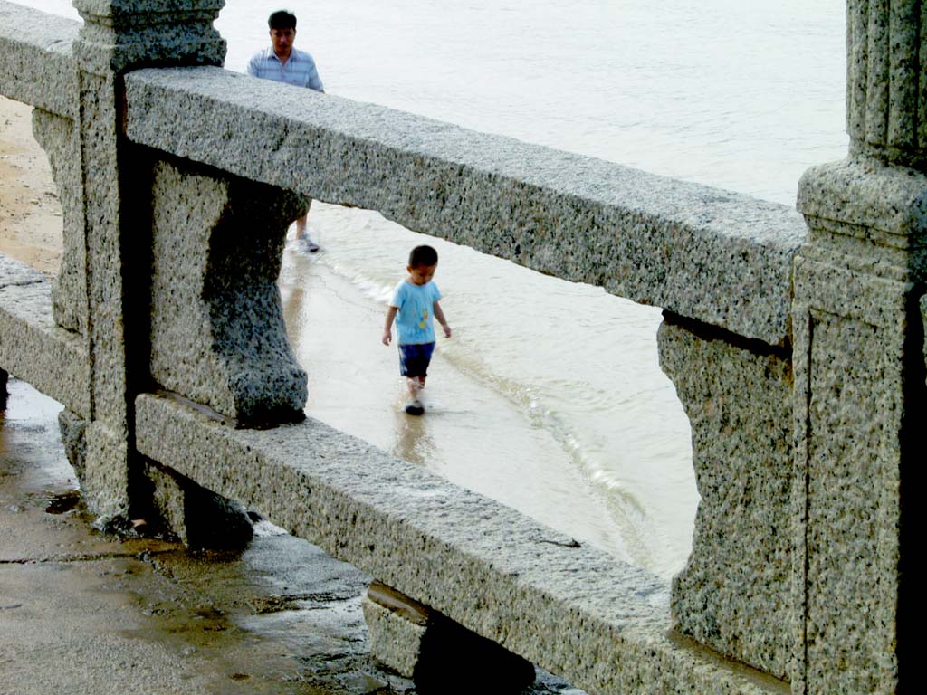 雨后岸边 摄影 老地