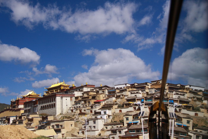 松赞林寺外景 摄影 黑白影子