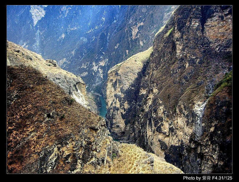 虎跳峡探奇 ------  惊魂虎跳大峡 摄影 紫荷