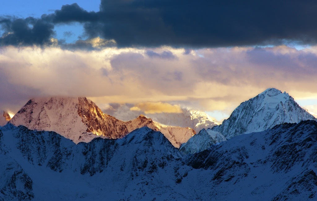 雪山顶上好风光 摄影 葛达山