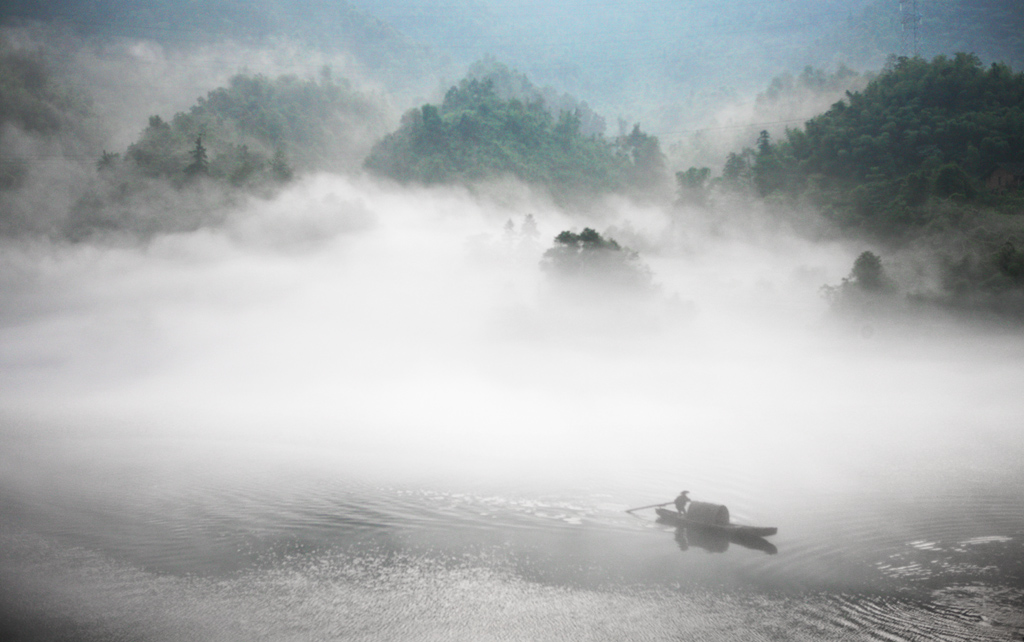 雾里行舟 摄影 陈林峰