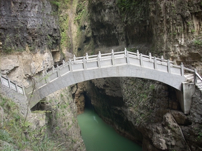 峡谷小石桥 摄影 峡江红叶