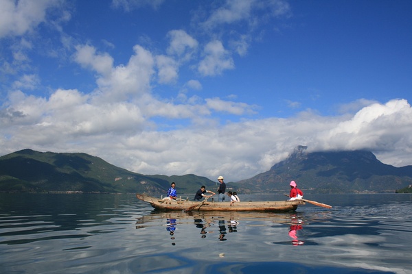 泸沽湖上 摄影 小孩