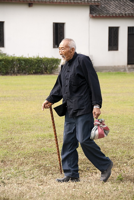 赶路的老人 摄影 光色巡捕