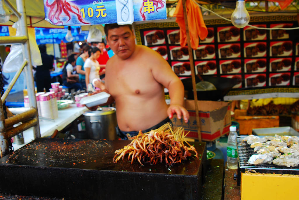 带摄友逛食街～〔1〕肥牛鱿鱼铁板烧 摄影 白石道人