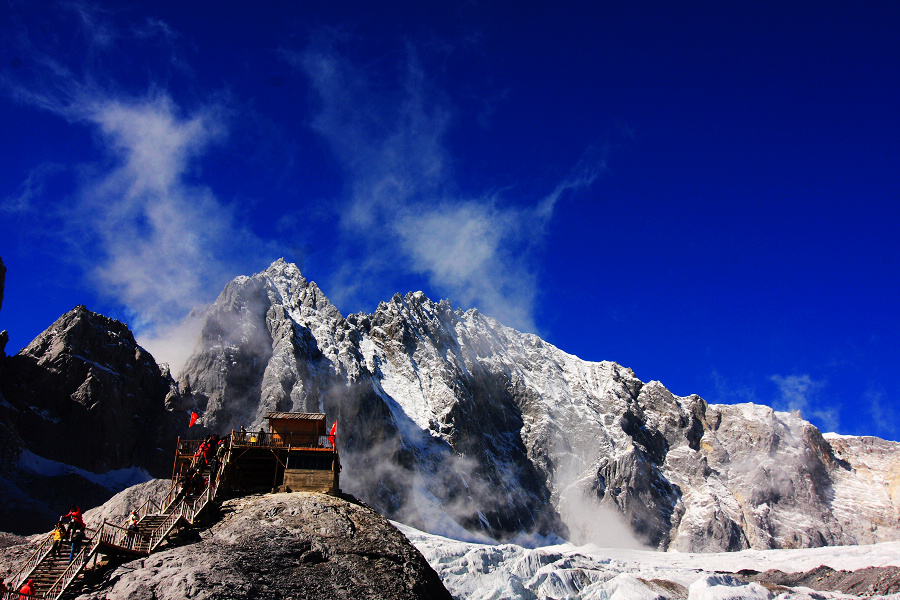 云南丽江 玉龙雪山最高峰（海拔4680米） 摄影 玲珑碧空